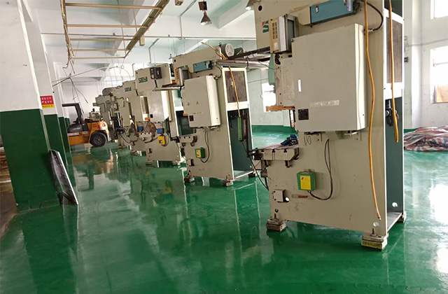 设备就位安装现场